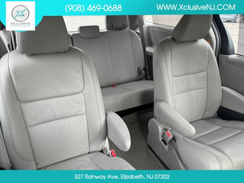 Used 2018 Toyota Sienna XLE Premium AWD/4WD image 22