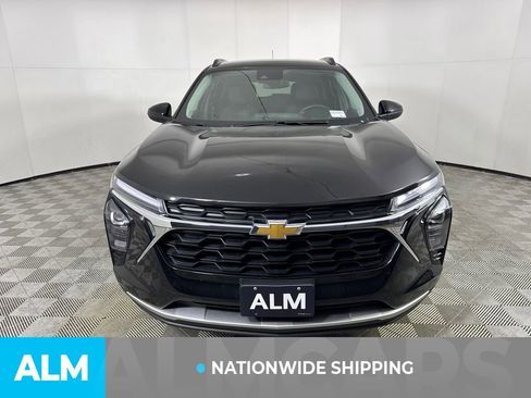 Used 2025 Chevrolet Trax LT w/ LT Convenience Package image 3