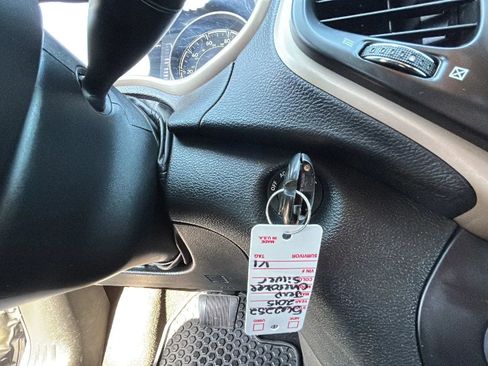 Used 2015 Jeep Cherokee Latitude w/ Cold Weather Group image 22