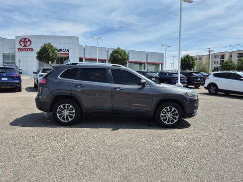 Used 2019 Jeep Cherokee Latitude Plus w/ Comfort/Convenience Group AWD/4WD image 6