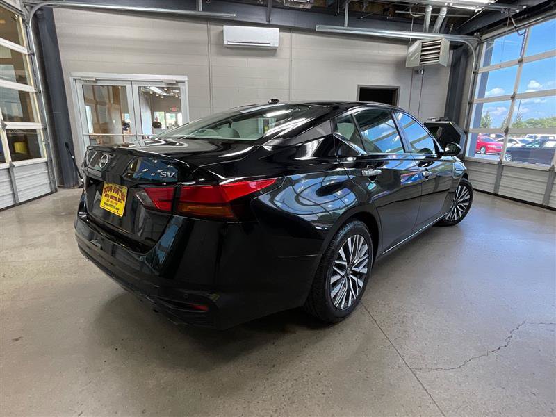Used 2023 Nissan Altima 2.5 SV w/ SV Premium Package FWD image 5