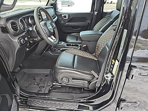 Certified 2023 Jeep Gladiator Overland image 2