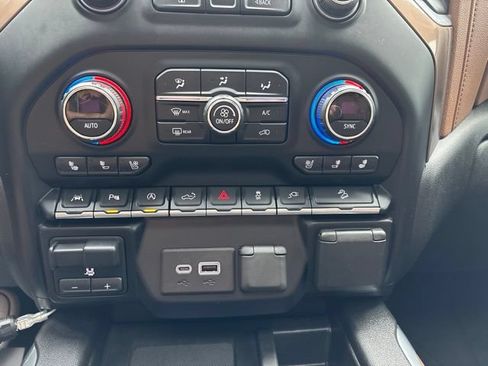 Used 2020 Chevrolet Silverado 1500 High Country w/ Safety Package II AWD/4WD image 47
