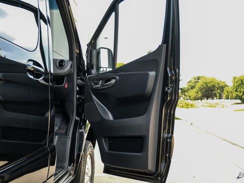 Used 2025 Mercedes-Benz Sprinter 2500 image 63