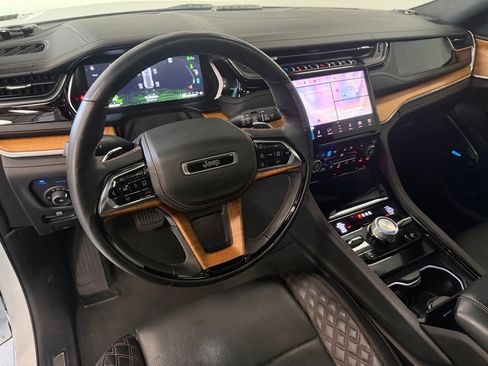 Used 2022 Jeep Grand Cherokee Summit AWD/4WD image 11