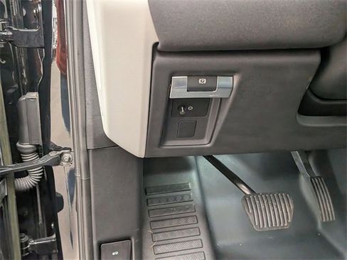 Used 2023 Land Rover Defender 110 X-Dynamic SE image 15