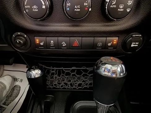 Used 2015 Jeep Wrangler Unlimited Sahara AWD/4WD image 36