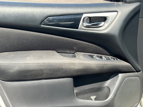 Used 2017 Nissan Pathfinder S FWD image 13