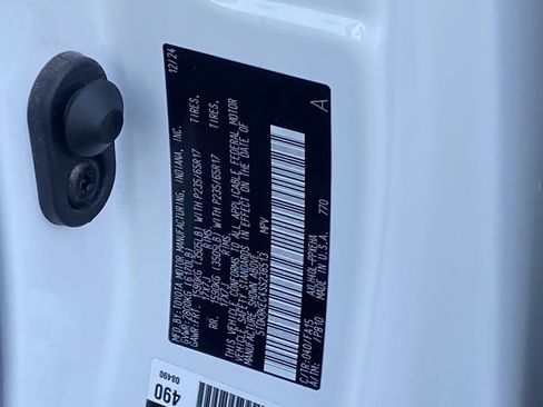 Used 2025 Toyota Sienna LE image 8