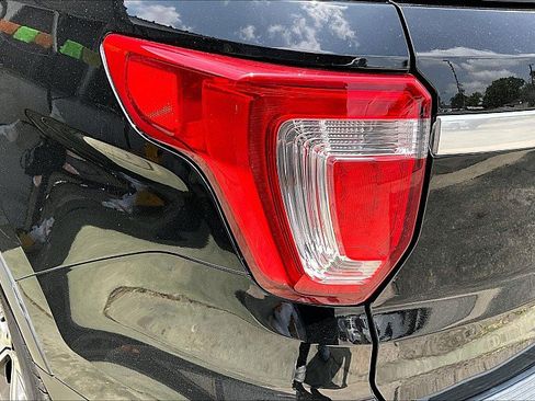 Used 2018 Ford Explorer Platinum AWD/4WD image 25