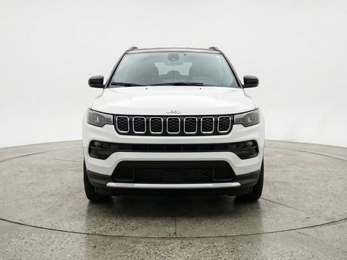 Used 2025 Jeep Compass Limited AWD/4WD image 2