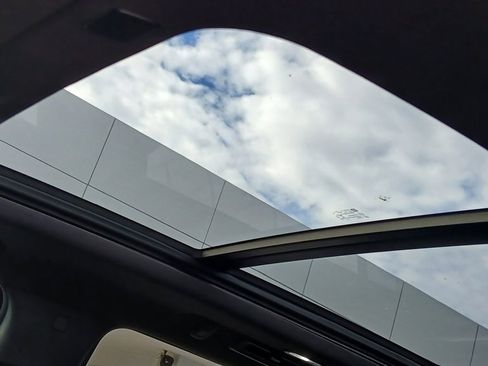 Used 2021 GMC Yukon XL SLT w/ SLT Premium Package image 13