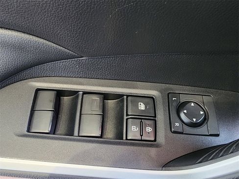 Used 2020 Toyota RAV4 LE image 15