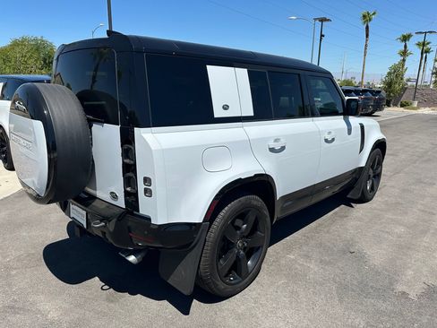 Used 2023 Land Rover Defender 110 V8 AWD/4WD image 2