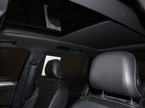 Used 2024 Volkswagen Tiguan SEL R-Line image 33