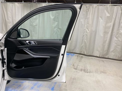 Used 2024 BMW X7 xDrive40i w/ Premium Package image 25