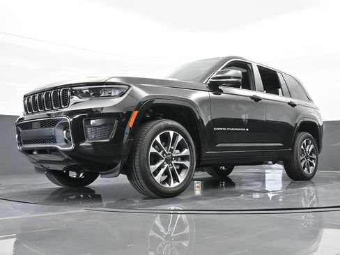 Used 2024 Jeep Grand Cherokee Overland w/ Luxury Tech Group IV image 48