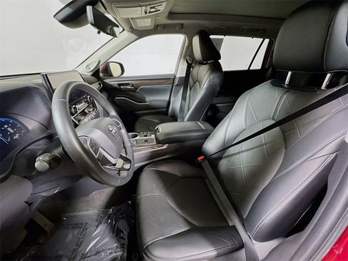 Used 2023 Toyota Highlander Platinum image 19