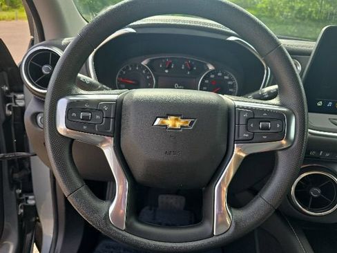 Used 2025 Chevrolet Blazer LT FWD image 16