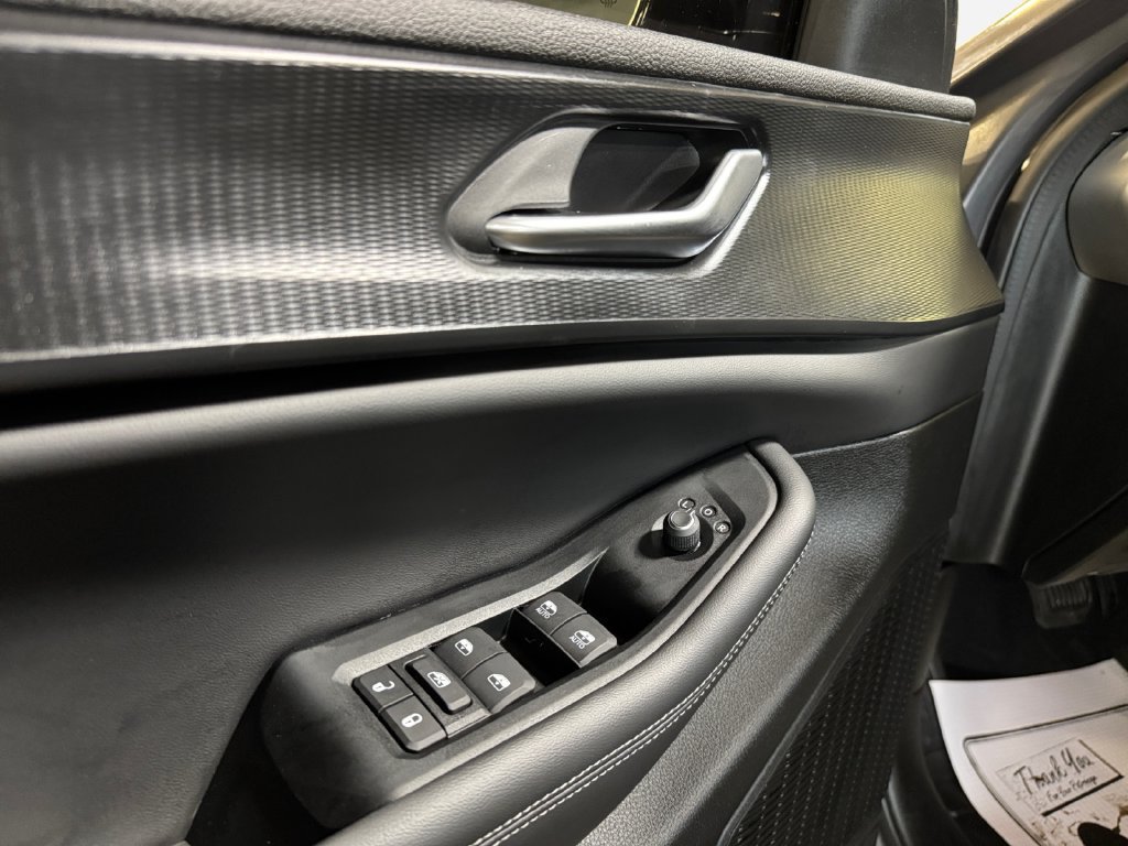 Used 2024 Jeep Grand Cherokee Altitude AWD/4WD image 14