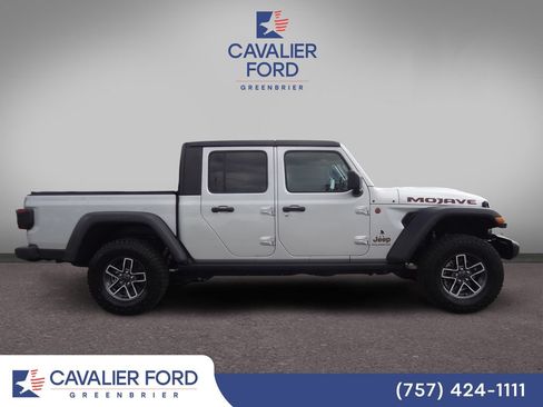 Used 2024 Jeep Gladiator Mojave w/ Technology Group AWD/4WD image 2