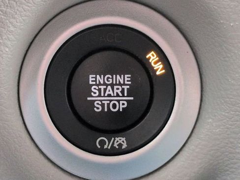 Certified 2024 Chrysler Pacifica Touring-L image 21