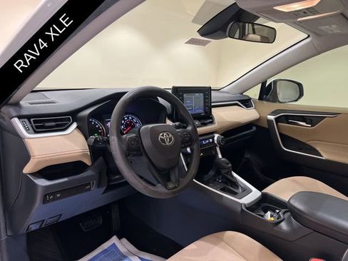 Used 2020 Toyota RAV4 XLE w/ Convenience Package image 9