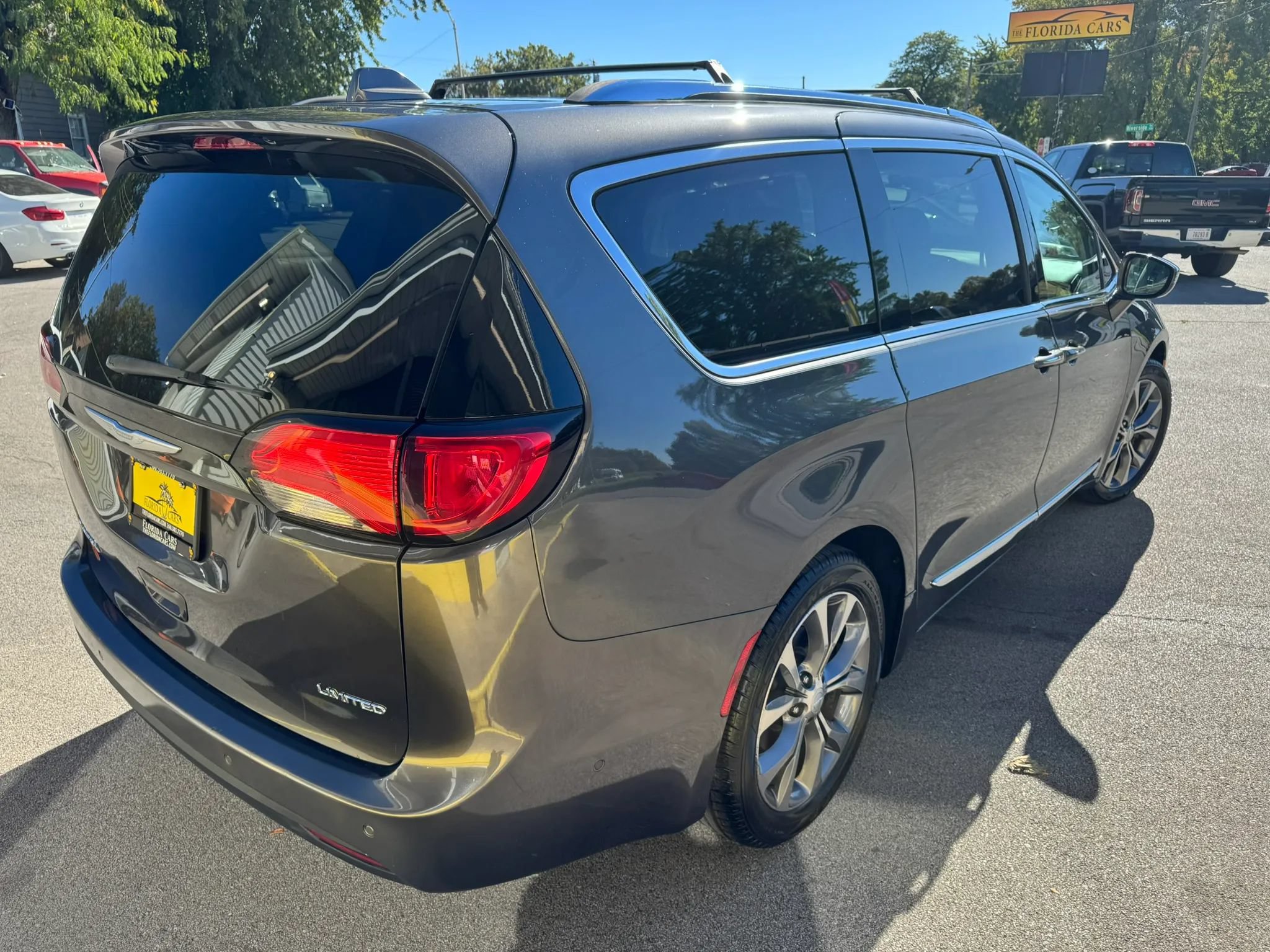 Used 2017 Chrysler Pacifica Limited FWD image 8