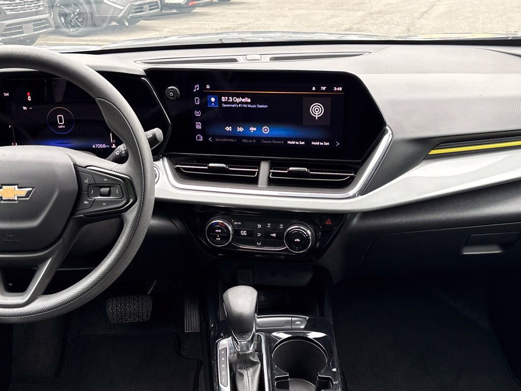 Used 2025 Chevrolet Trax LT FWD image 22