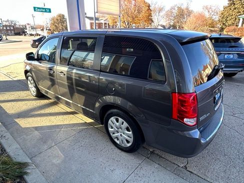 Used 2018 Dodge Grand Caravan SE FWD image 11