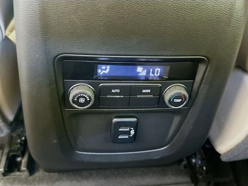 Used 2018 Buick Enclave Essence FWD image 24