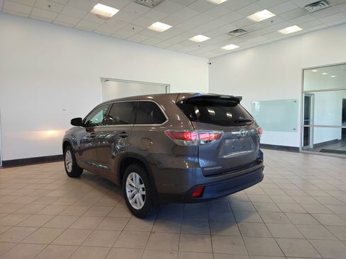 Used 2016 Toyota Highlander LE AWD/4WD image 5