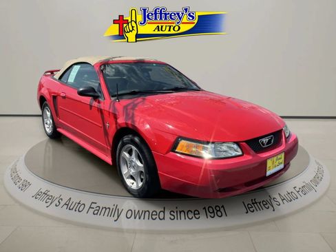 Used 2003 Ford Mustang Convertible RWD image 4