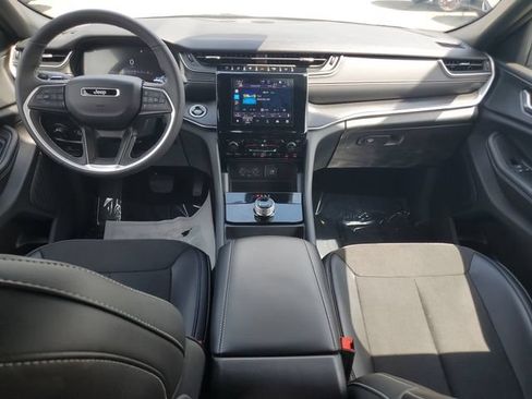 Certified 2025 Jeep Grand Cherokee Altitude RWD image 17