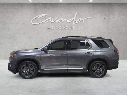 Used 2025 Honda Pilot Touring image 13