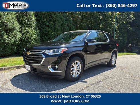 Used 2019 Chevrolet Traverse LT image 2