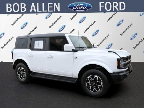 Used 2025 Ford Bronco Outer Banks AWD/4WD image 2