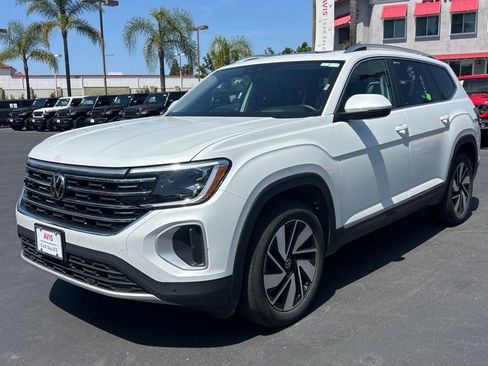 Used 2025 Volkswagen Atlas SEL image 1
