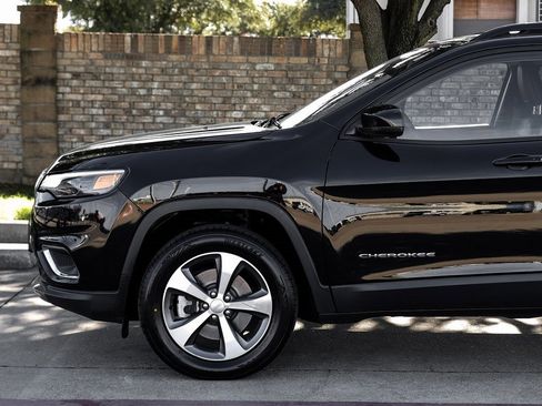 Used 2022 Jeep Cherokee Limited image 21