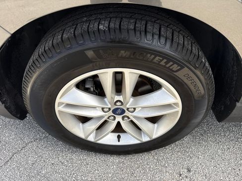 Used 2018 Ford Edge SEL w/ Equipment Group 201A FWD image 11