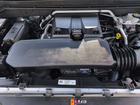 Used 2024 Chevrolet Colorado ZR2 w/ Technology Package AWD/4WD image 33
