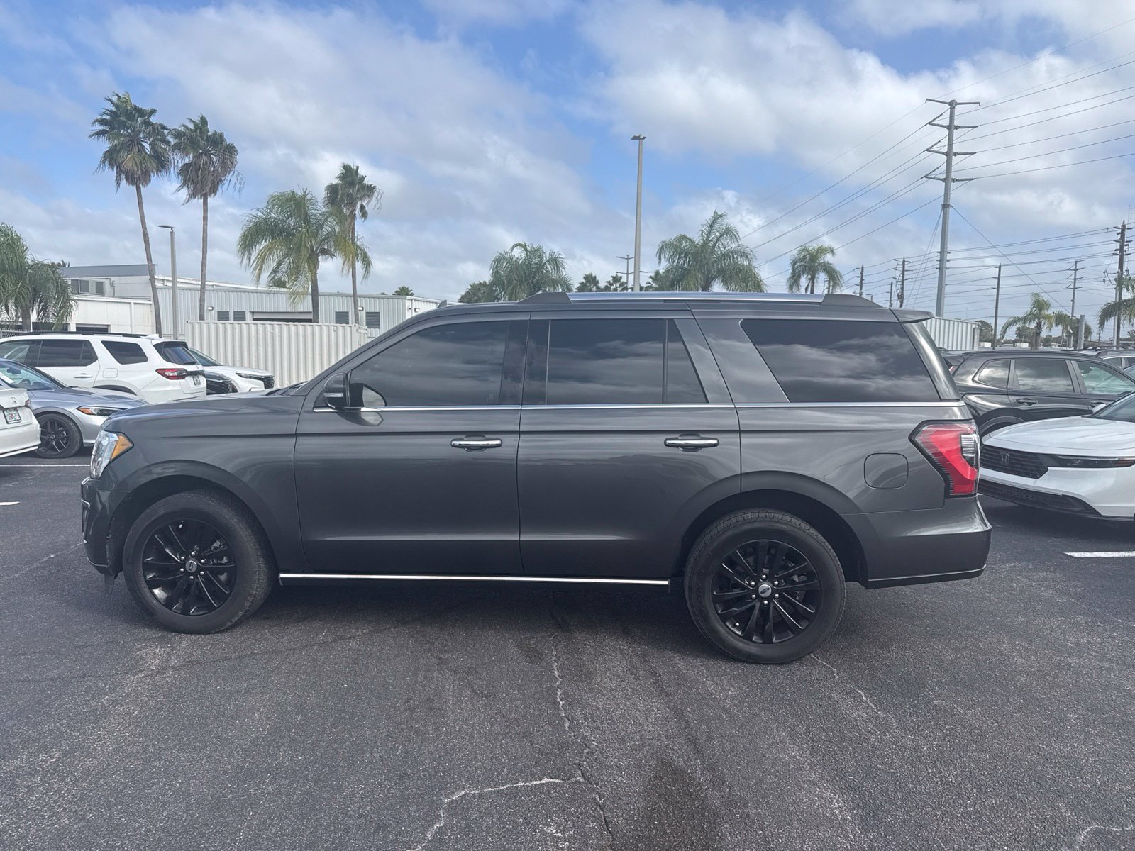 Used 2019 Ford Expedition Limited w/ Equipment Group 301A RWD image 4
