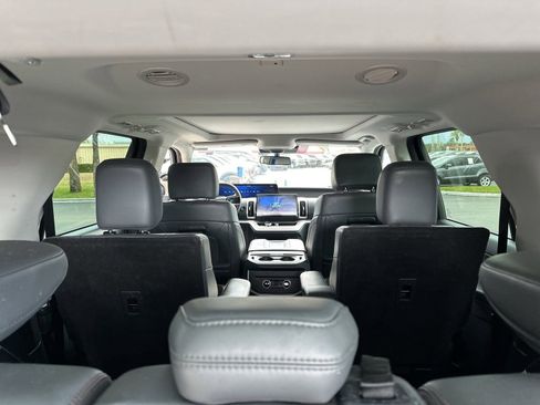 Certified 2025 Ford Expedition Active image 17