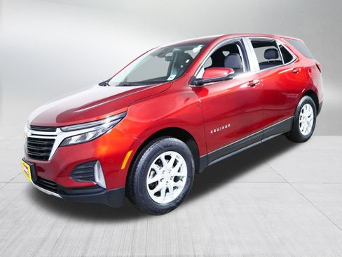 Used 2024 Chevrolet Equinox LT image 3