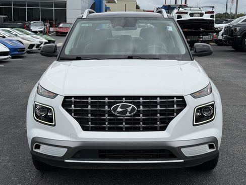 Used 2024 Hyundai Venue Limited FWD image 3