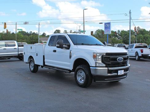 Used 2022 Ford F250 XL w/ Power Equipment Group image 8