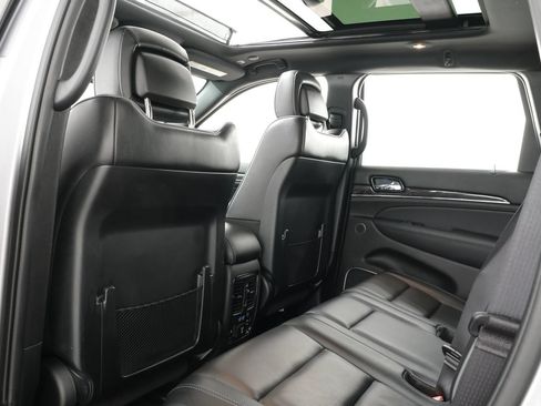 Used 2020 Jeep Grand Cherokee Overland AWD/4WD image 34