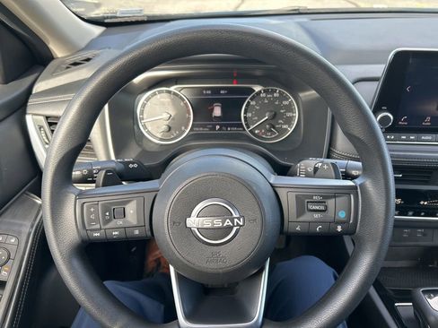 Used 2024 Nissan Rogue SV AWD/4WD image 2