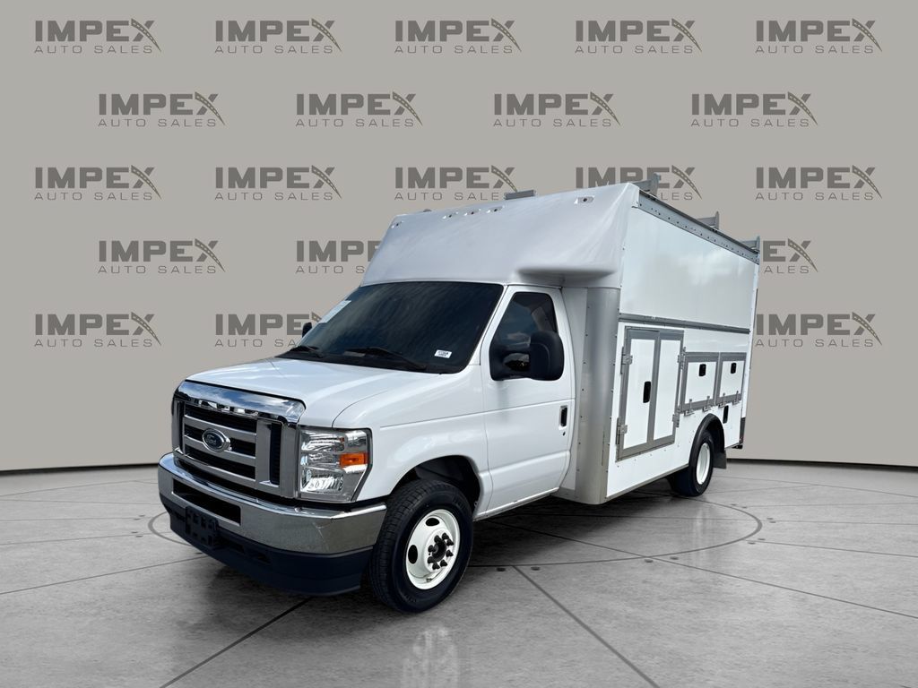 Used 2024 Ford E-350 and Econoline 350 Super Duty w/ Power Windows & Locks Group RWD image 1