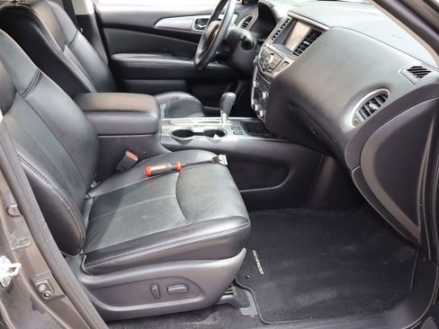 Used 2018 Nissan Pathfinder SL w/ SL Premium Package FWD image 17
